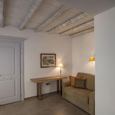 Miland Suites Adamantas  Buitenkant foto